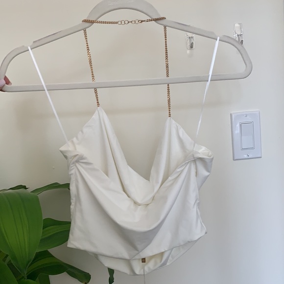 NWT Meshki White Cowl Neck Gold Chain Halter Crop - Picture 4 of 10